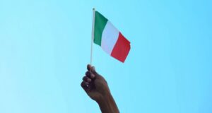 Cittadinanza italiana per il titolare di status di rifugiato, documenti e reddito richiesto